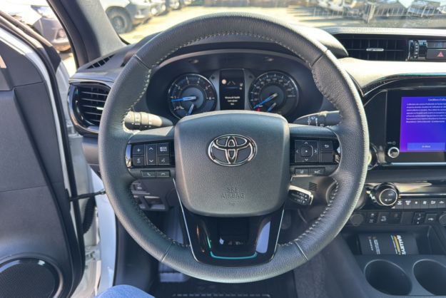 TOYOTA HILUX X-TRA D-4D 204 BVA INVINCIBLE 