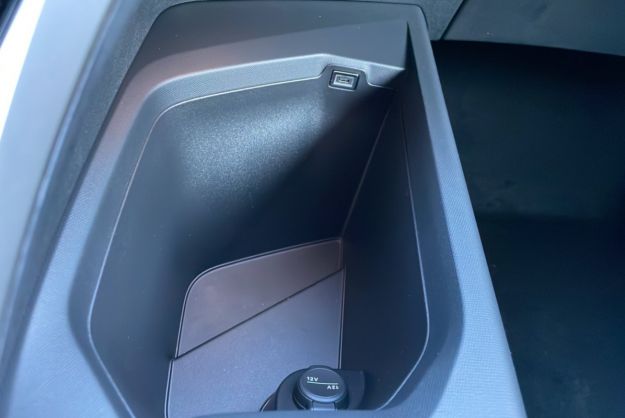 PEUGEOT 5008 HYBRID 145 E-DCS6 ALLURE PLUS