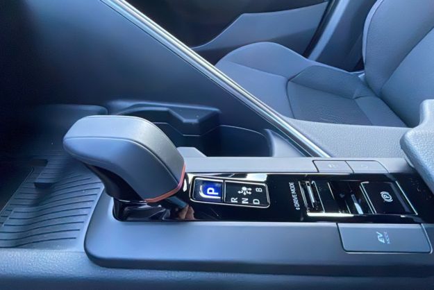 TOYOTA C-HR 1.8 HYBRID 140 DESIGN GPS