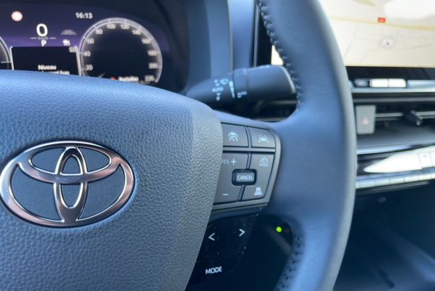 TOYOTA C-HR 1.8 HYBRID 140 DESIGN GPS