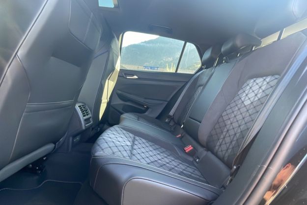 VOLKSWAGEN GOLF TDI 150 DSG R-LINE T.O