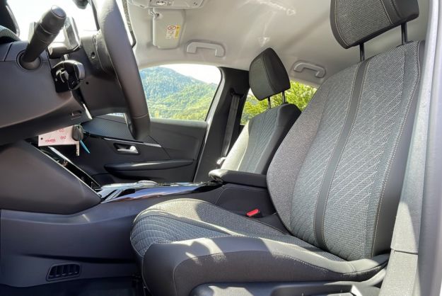 PEUGEOT 208 HYBRID 110 E-DSC6 ALLURE PLUS