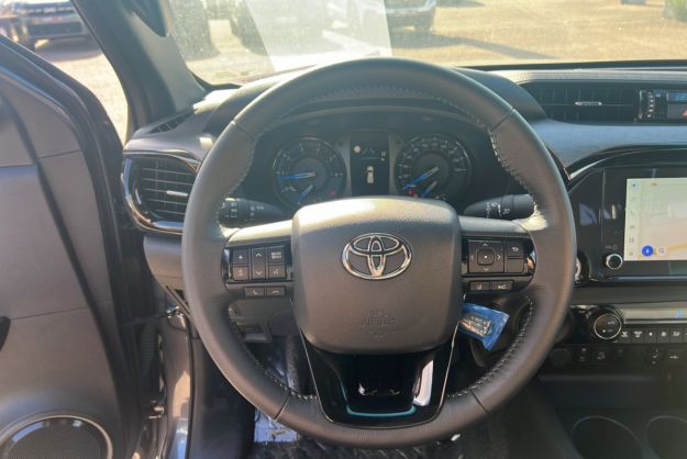 TOYOTA HILUX X-TRA D-4D 204 BVA INVINCIBLE