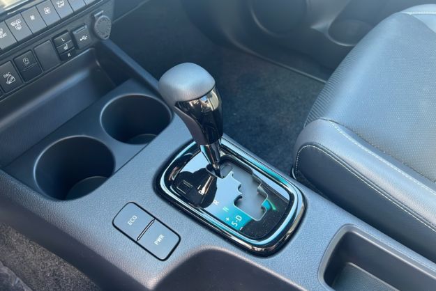 TOYOTA HILUX X-TRA D-4D 204 BVA INVINCIBLE