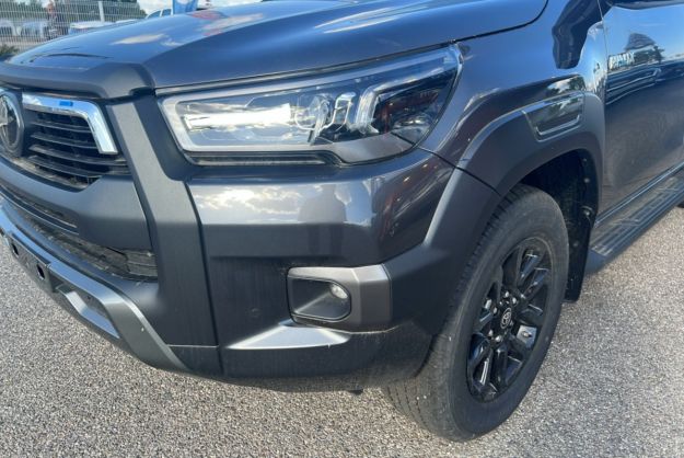 TOYOTA HILUX X-TRA D-4D 204 BVA INVINCIBLE