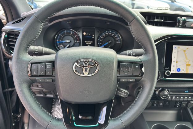 TOYOTA HILUX X-TRA D-4D 204 BVA INVINCIBLE