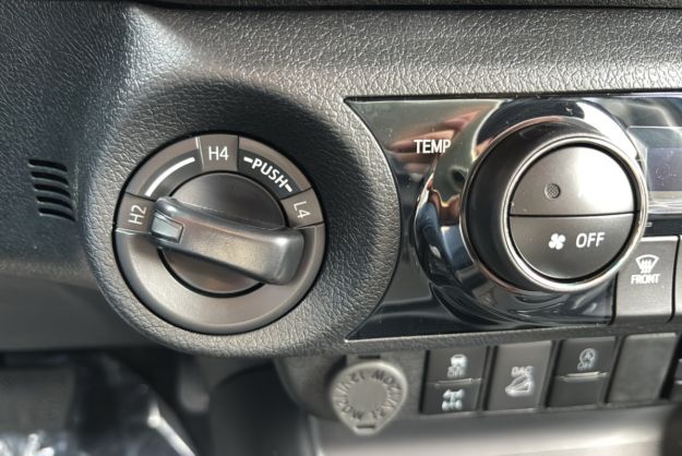 TOYOTA HILUX X-TRA D-4D 204 BVA INVINCIBLE