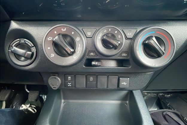 TOYOTA HILUX 2.8 204 X-TRA CAB LE CAP MY25