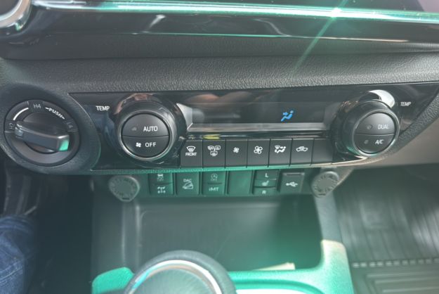 TOYOTA HILUX 2.8 D4-D 204 LEGENDE X-TRA