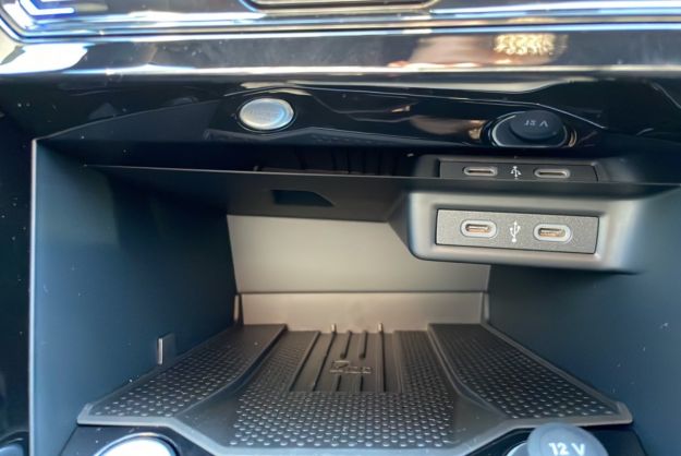 VOLKSWAGEN T-ROC TSI 150 DSG7 R-LINE