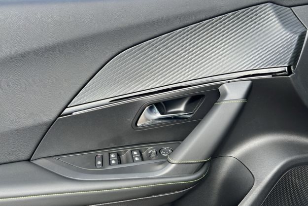 PEUGEOT 2008 HYBRID 145 E-DSC6 GT VISION T.O