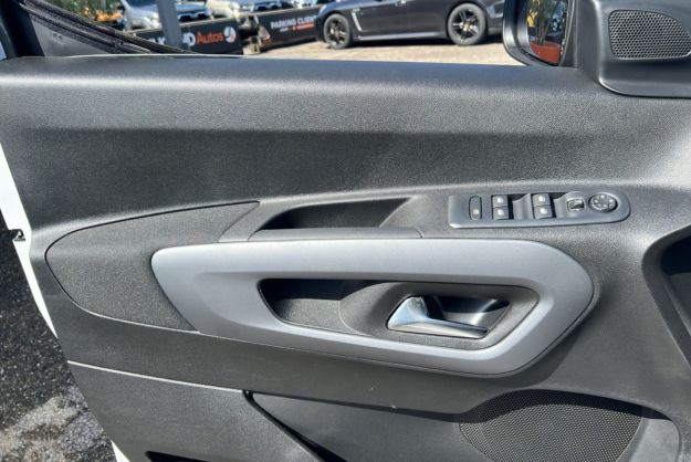 CITROEN BERLINGO HDI 130 EAT8 MAX TPANO XTR
