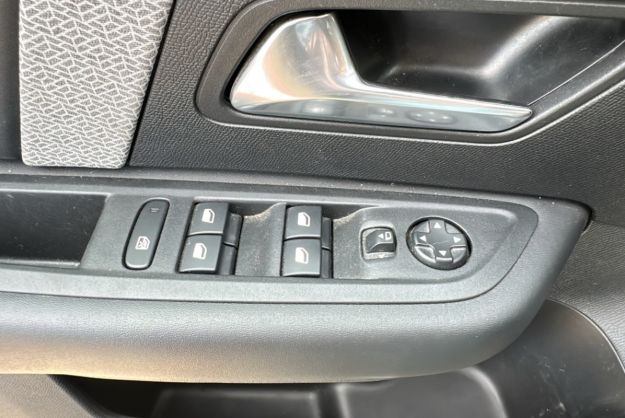 CITROEN C4 HDI 130 EAT8 SHINE PLUS