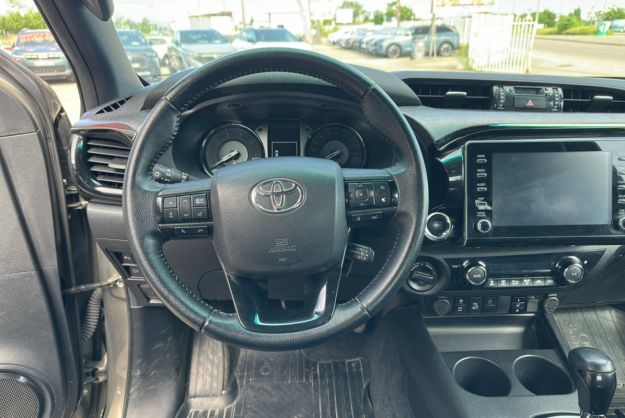 TOYOTA HILUX INVINCIBLE X-TRA CAB 2.8 D-4D 204 BVA 