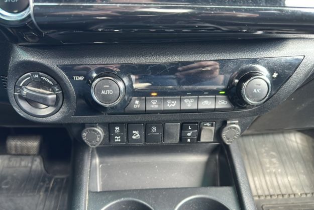 TOYOTA HILUX INVINCIBLE X-TRA CAB 2.8 D-4D 204 BVA 