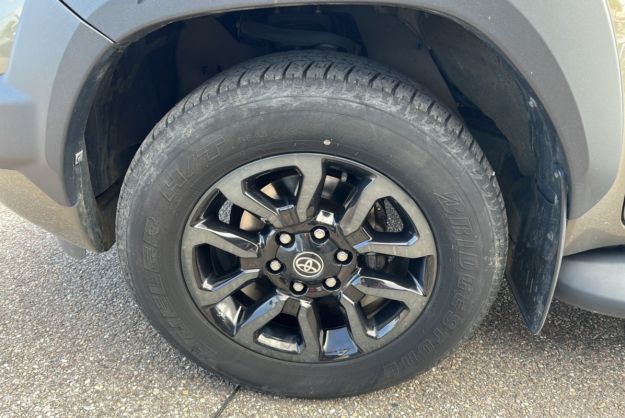 TOYOTA HILUX INVINCIBLE X-TRA CAB 2.8 D-4D 204 BVA 