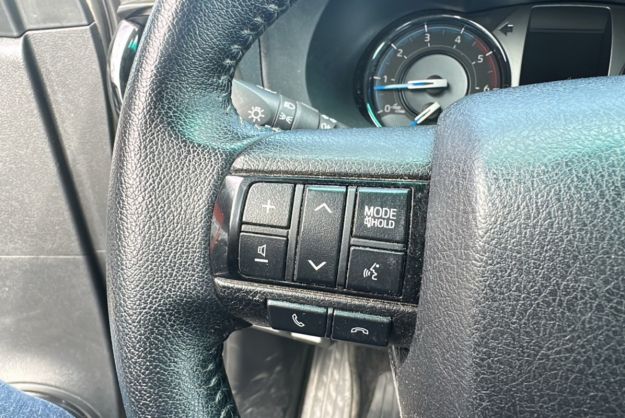 TOYOTA HILUX INVINCIBLE X-TRA CAB 2.8 D-4D 204 BVA 