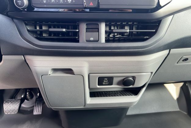 FORD TRANSIT CUSTOM 170 BVA8 SPORT L1H1 320