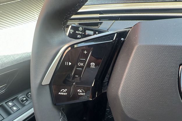 PEUGEOT 3008 HYBRID 136 E-DCS6 ALLURE PLUS