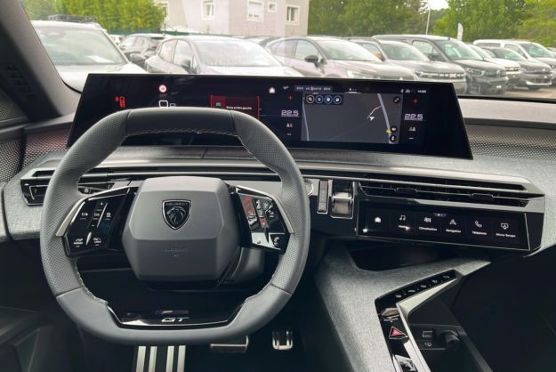 PEUGEOT 5008 HYBRID 145 E-DCS6 GT 360 7PL
