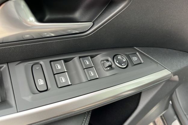 PEUGEOT 5008 HYBRID 145 E-DCS6 GT 360 7PL
