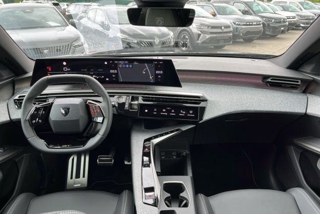 PEUGEOT 5008 HYBRID 145 E-DCS6 GT 360 7PL