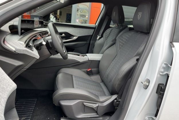 PEUGEOT 5008 HYBRID 145 E-DCS6 GT 360 7PL