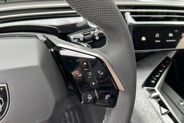 PEUGEOT 5008 HYBRID 145 E-DCS6 GT 360 7PL