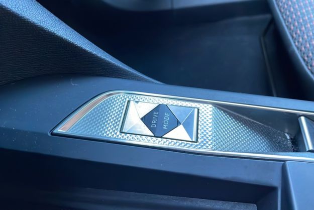 DS DS3 130 EAT8 PERFORMANCE LINE