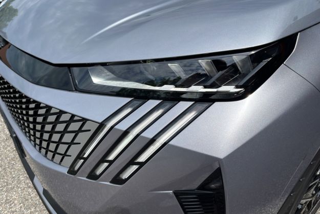 PEUGEOT 5008 HYBRID 145 E-DCS6 GT 360 7PL