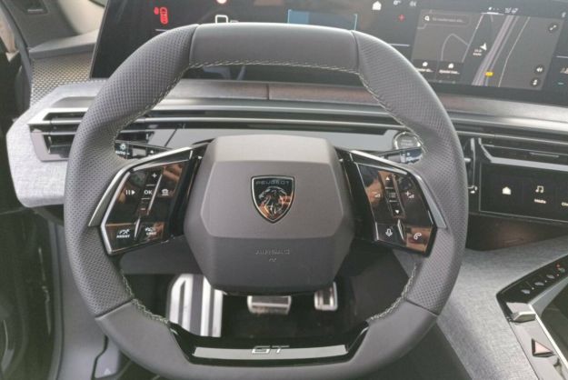 PEUGEOT 5008 HYBRID 145 E-DCS6 GT 360 7PL