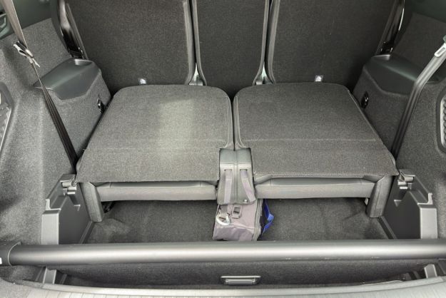 PEUGEOT 5008 HYBRID 145 E-DCS6 GT 360 7PL