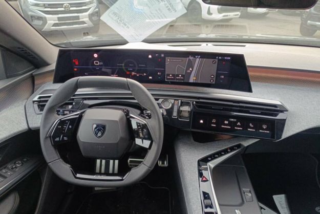 PEUGEOT 5008 HYBRID 145 E-DCS6 GT 360 7PL