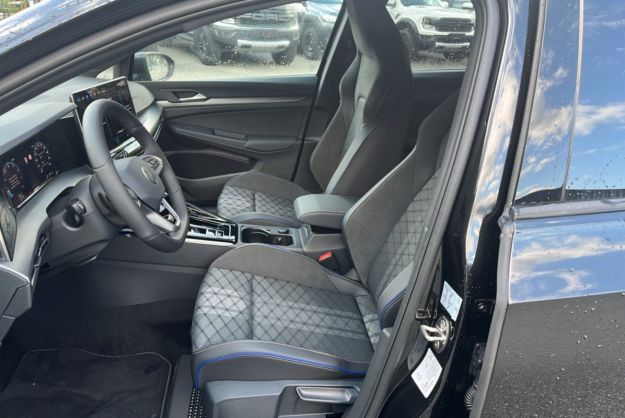 VOLKSWAGEN GOLF E-TSI 150 DSG R-LINE