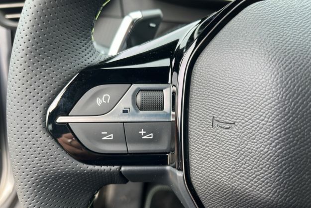 PEUGEOT 2008 HYBRID 145 E-DSC6 GT VISION