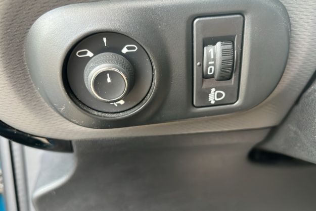 CITROEN C4 CACTUS 1.6 HDI 120 EAT 6 SHINE