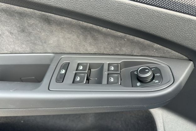 VOLKSWAGEN GOLF E-TSI 150 DSG R-LINE