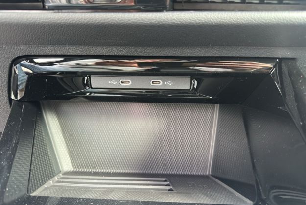 VOLKSWAGEN GOLF E-TSI 150 DSG R-LINE