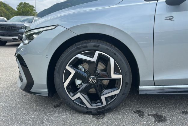 VOLKSWAGEN GOLF E-TSI 150 DSG R-LINE