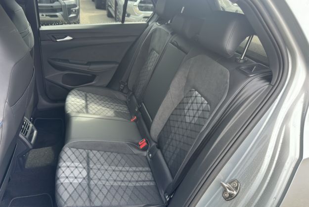 VOLKSWAGEN GOLF E-TSI 150 DSG R-LINE