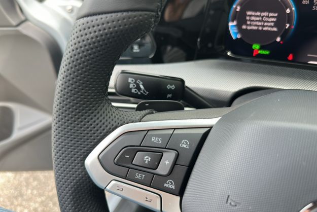 VOLKSWAGEN GOLF E-TSI 150 DSG R-LINE