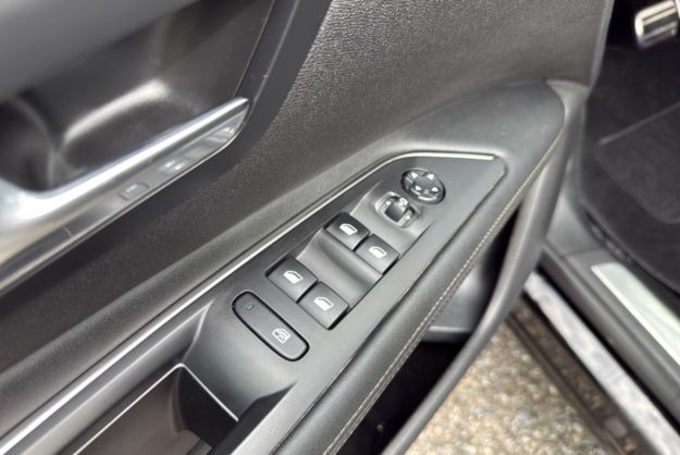 PEUGEOT 3008 GT HDI 180 EAT8