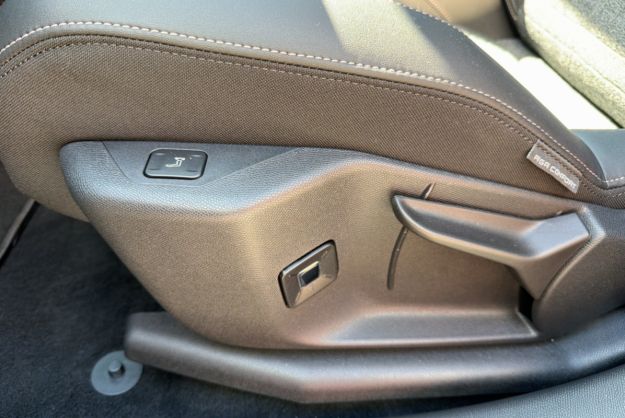 PEUGEOT 5008 HYBRID 145 E-DCS6 ALLURE PLUS