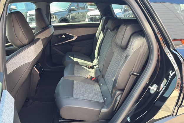 PEUGEOT 5008 HYBRID 145 E-DCS6 ALLURE PLUS