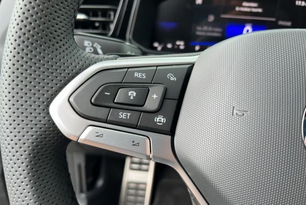 VOLKSWAGEN T-ROC TDI 150 DSG7 R-LINE BLACK
