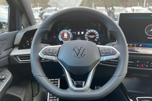VOLKSWAGEN GOLF E-TSI 150 DSG R-LINE T.O