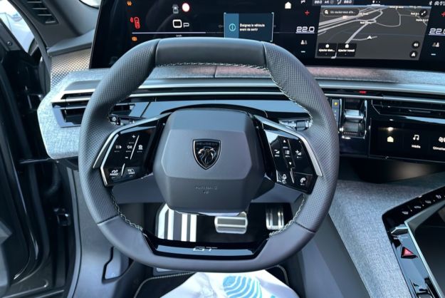 PEUGEOT 5008 HYBRID 145 E-DCS6 GT ALCANTARA