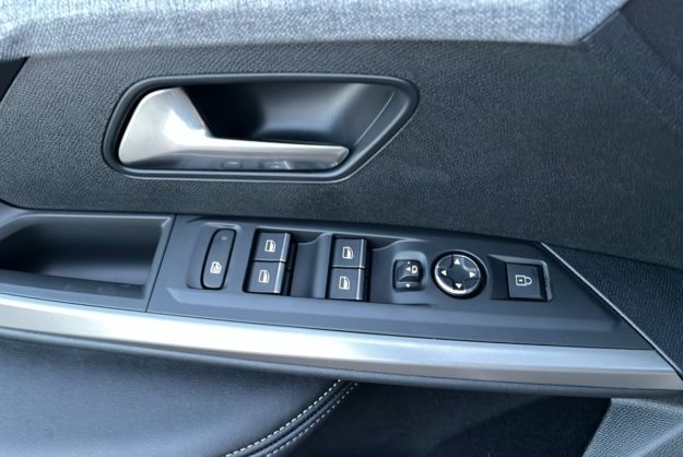 PEUGEOT 5008 HYBRID 145 E-DCS6 GT ALCANTARA