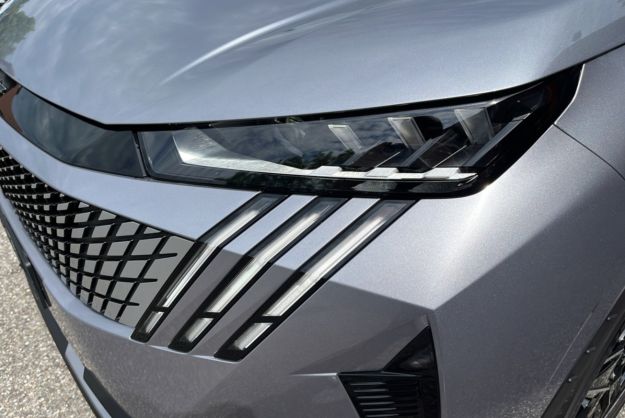 PEUGEOT 5008 HYBRID 145 E-DCS6 GT ALCANTARA