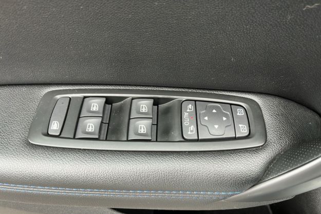 RENAULT MEGANE TCE 130 GT-LINE BLANC NACRE